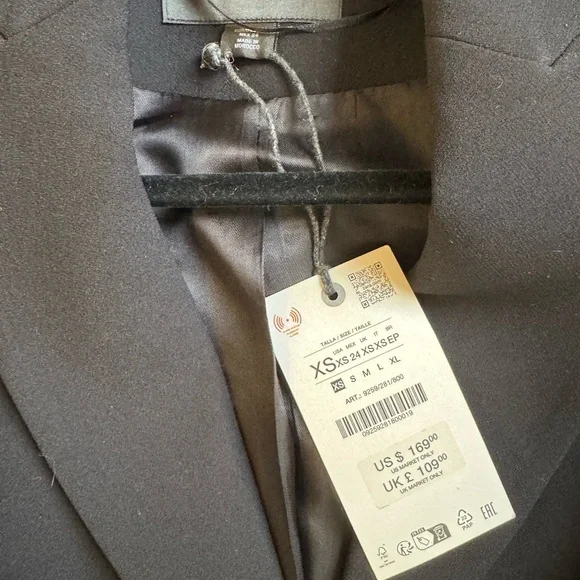 Zara Women's Elegant Black Suit Jacket - Picture 4 of 4